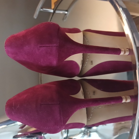 Vince Camuto size 10. Maroon asymmetrical peep toe heels. Brand new,never worn. - Picture 4 of 9